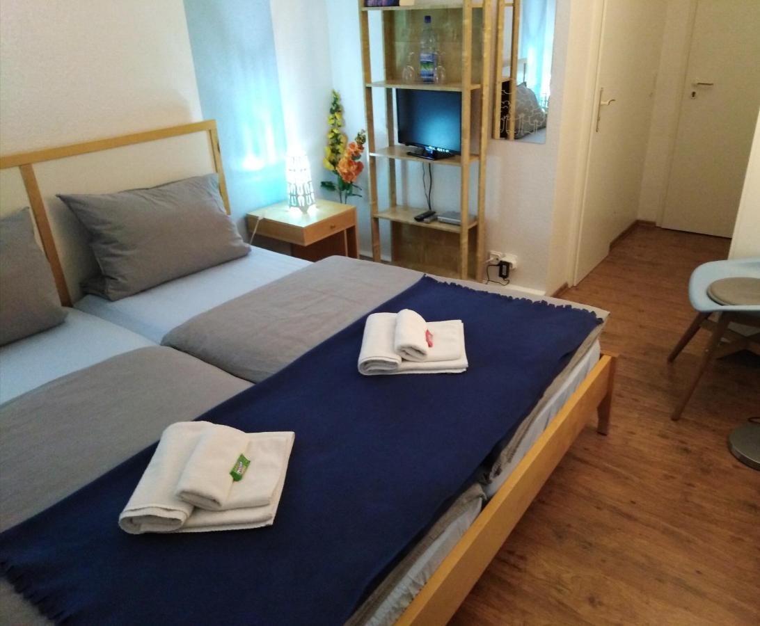 Landhaus Edelweiss Bed&Breakfast - Adults Only นอยสตาดท์ อัม เรนน์สไตก์ ภายนอก รูปภาพ