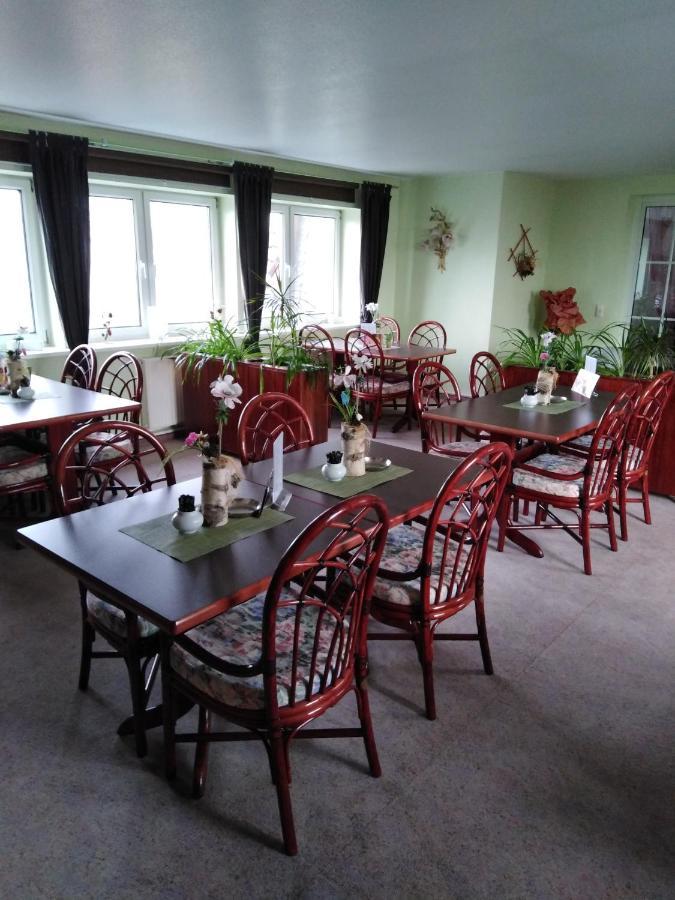 Landhaus Edelweiss Bed&Breakfast - Adults Only นอยสตาดท์ อัม เรนน์สไตก์ ภายนอก รูปภาพ