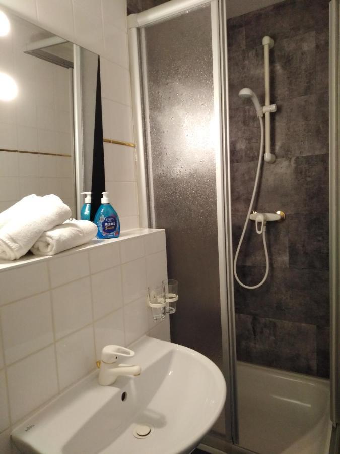 Landhaus Edelweiss Bed&Breakfast - Adults Only นอยสตาดท์ อัม เรนน์สไตก์ ภายนอก รูปภาพ