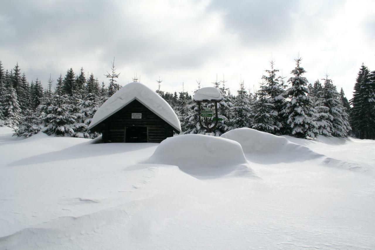 Landhaus Edelweiss Bed&Breakfast - Adults Only นอยสตาดท์ อัม เรนน์สไตก์ ภายนอก รูปภาพ
