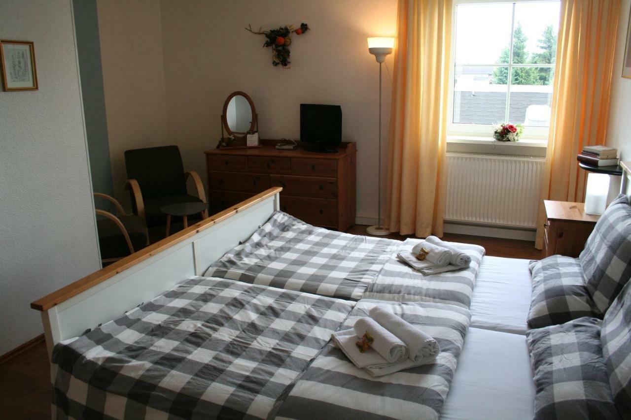 Landhaus Edelweiss Bed&Breakfast - Adults Only นอยสตาดท์ อัม เรนน์สไตก์ ภายนอก รูปภาพ